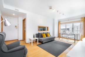 Lisboa, Cidade, Elegant Apartment with Parking, Free WIFI and Near Metro, by IG